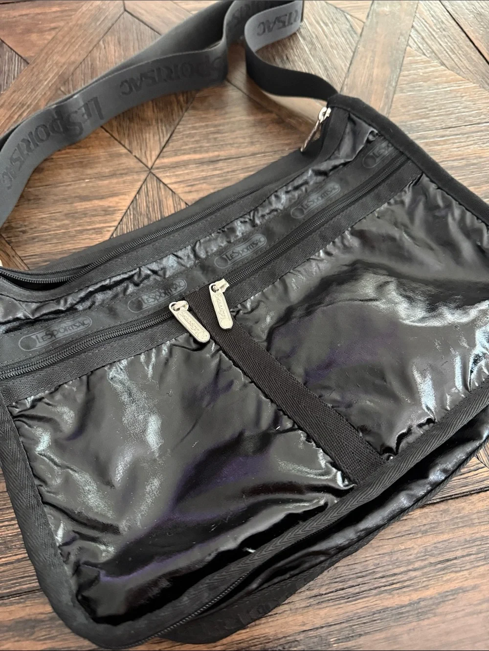LeSportsac Deluxe Everyday Bag Black Shine Patent Crossbody Tote